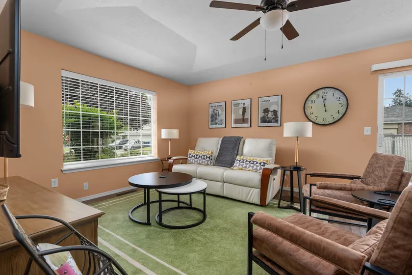 Solar Half-Plex with Chic Style in Country Glen - Image 1