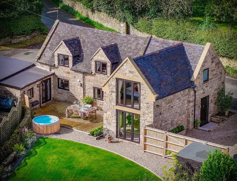 Luxury Cottage in Peak District near Alton Towers - Image 1