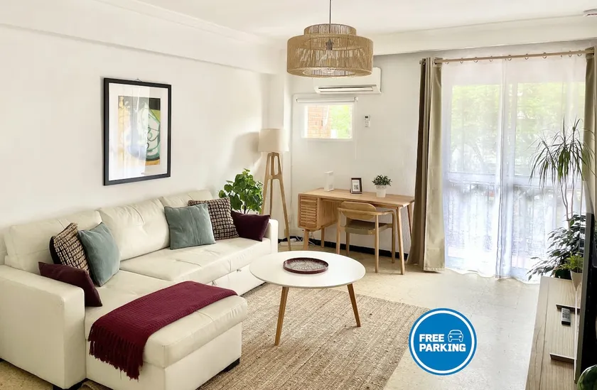 Free Parking - A home away from home - Image 1