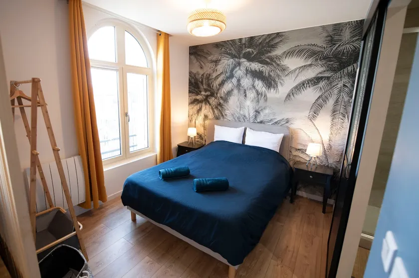 Cozy & Wooden Suite in Downtown Pontoise - Image 1