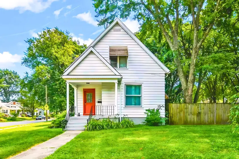 Historic Bungalow: For Groups & Families Sleeps 11 - Image 1