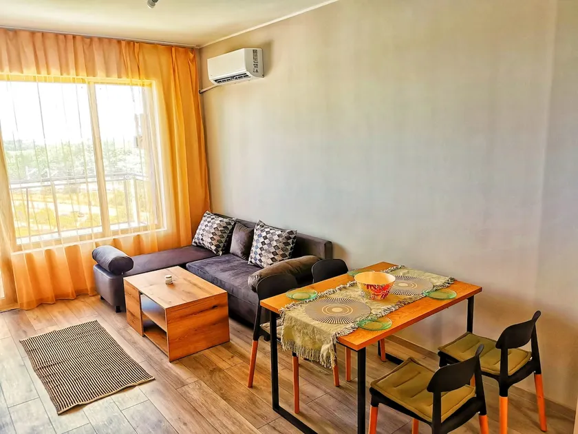 Quiet and comfortable with a free parking space - Image 1