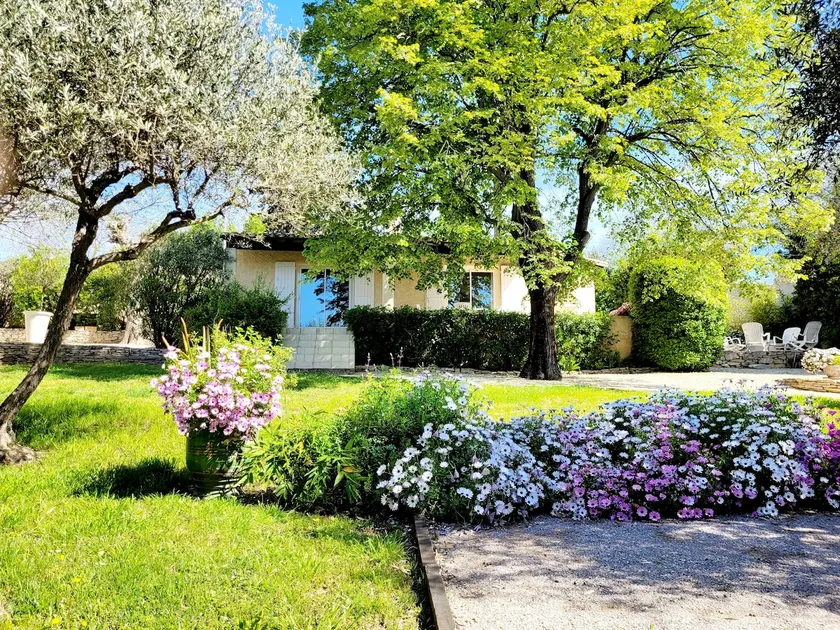 Natural setting 5 minutes from the city center, Air-conditioning, Parking - Image 1