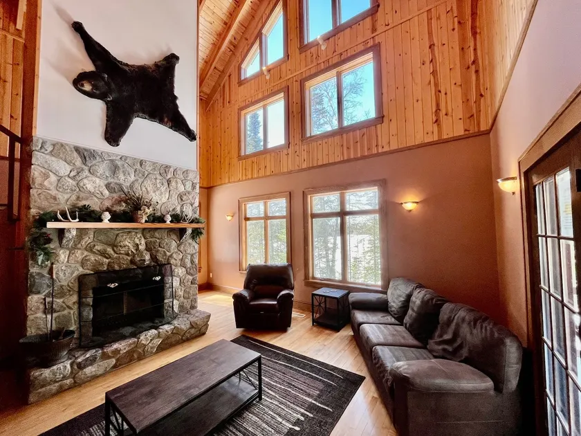 LAKE LUXE! PoolTable-Wifi-Jacuzzi-Ping Pong-Views! - Image 1