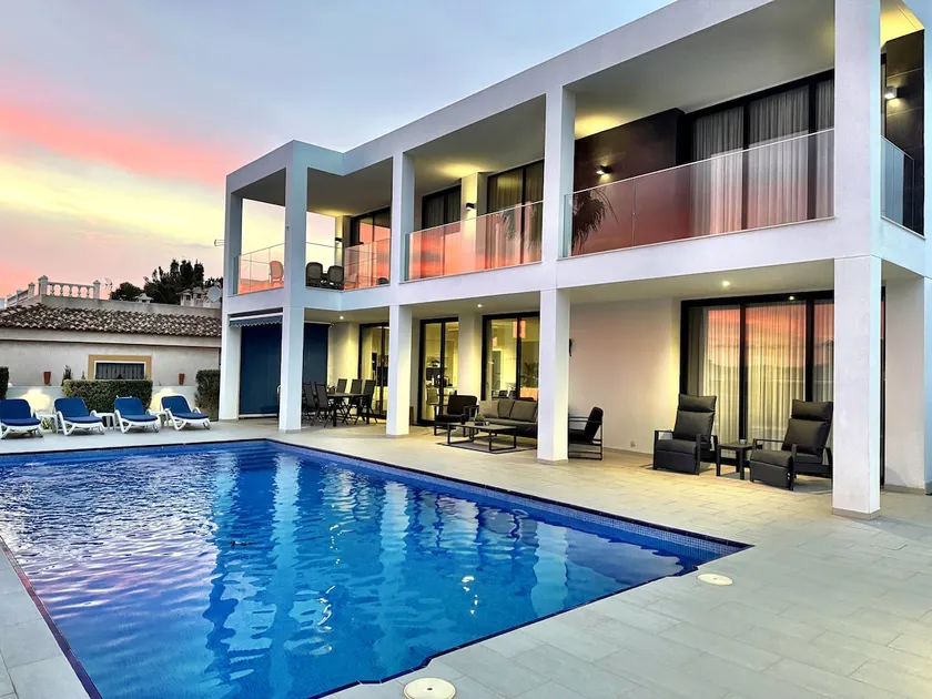 Luxury villa with large swimming pool and outdoor area - Image 1