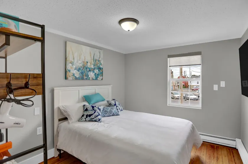 Cozy Minimalist Town Home - Image 1