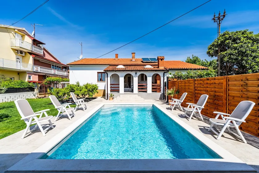 House with private pool 150 m from sea! - Image 1