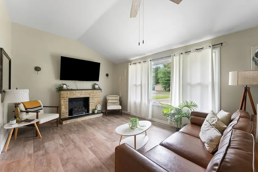 3BR Home • King Bed • Fenced Yard • Fast WiFi - Image 1