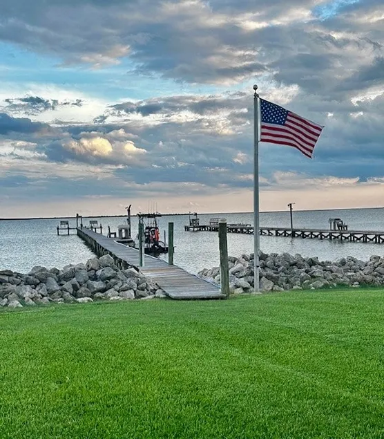 Barn on the Bay 300' Lighted Pier 4BR Palacios Bay House Sleeps 10 - Image 1