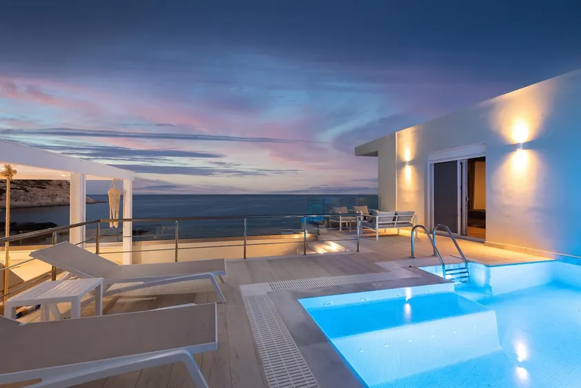 Hamilton Sea Front Villa - Image 1