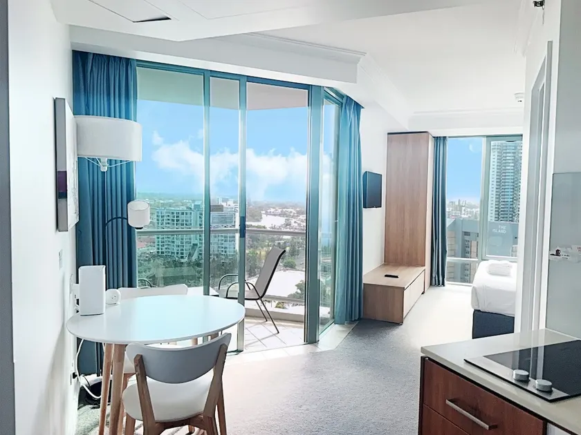 Surfers Paradise Comfort Hotel Room level 16 - Image 1
