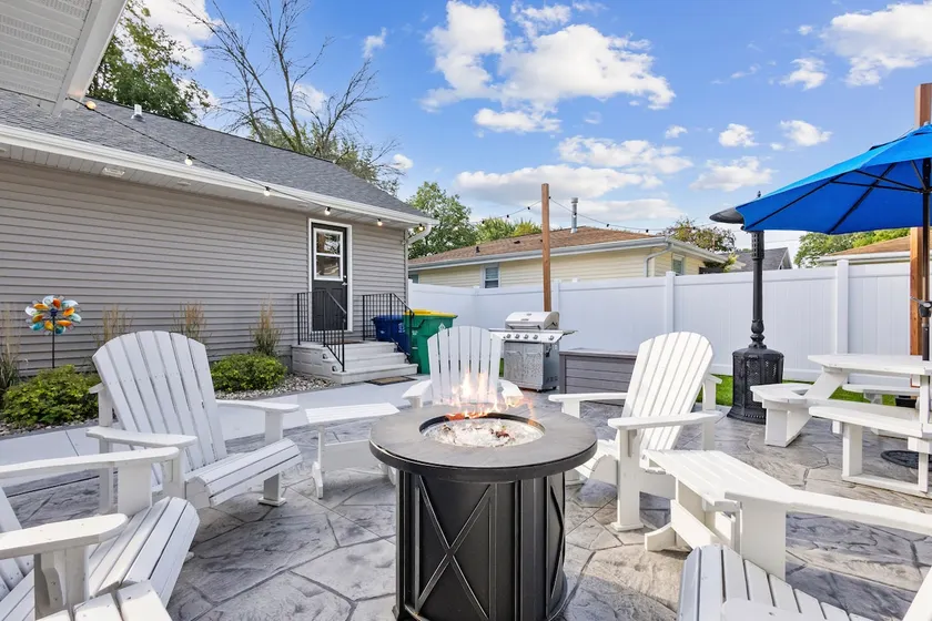 Green Bay Getaway | Pet friendly & Garage Lounge - Image 1