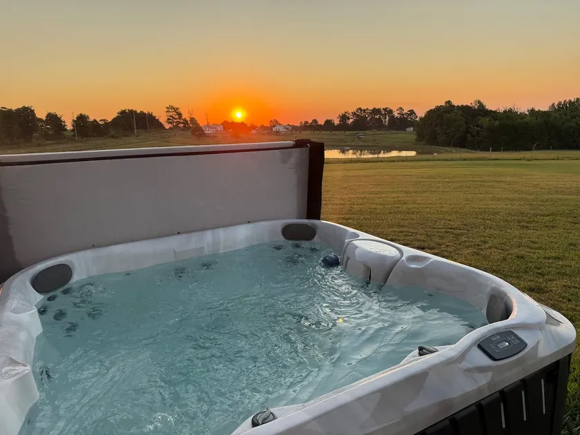 Hilltop Haven Hot Tub w/ Views Dogs! Buffalo River - Image 1