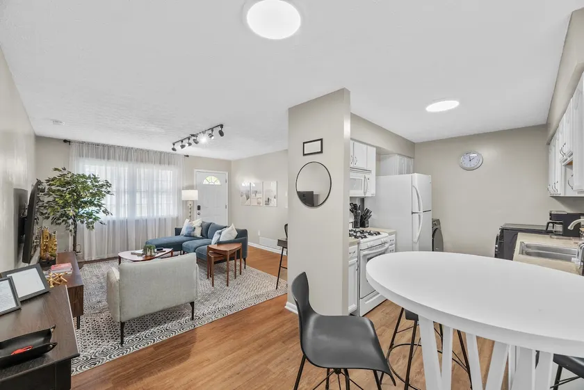 Stylish Family Stay with Game Room - Image 1
