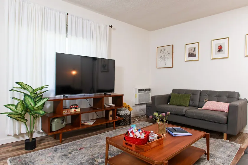 1Bd Entire Apt*Gated Entry*Parking*Museums*Shops* - Image 1