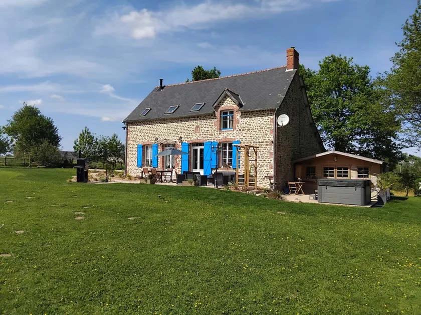 Cottage with jacuzzi near Pontmain 10 people - Image 1