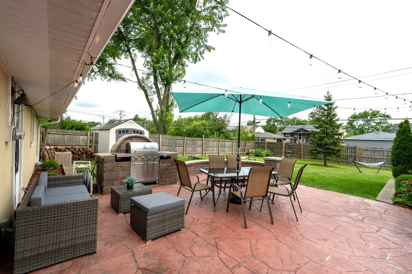 Suburban Serenity~Grill, Fire pit, Big yard~ - Image 1