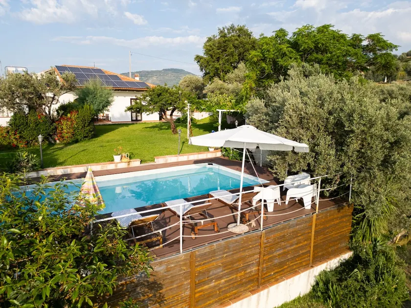 Villa in the countryside with pool - Image 1