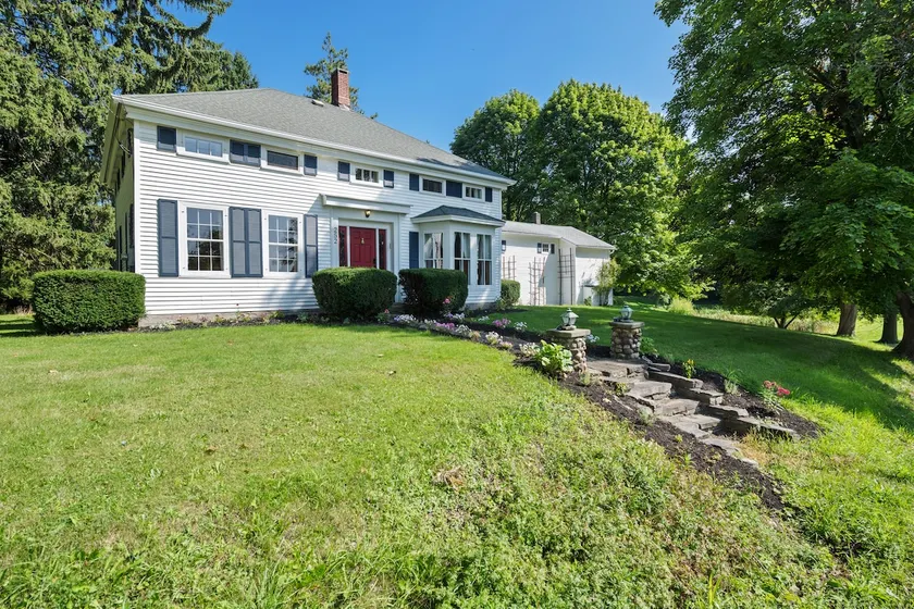 Apollo's Praise Farmhouse - Vineyard Retreat - Image 1