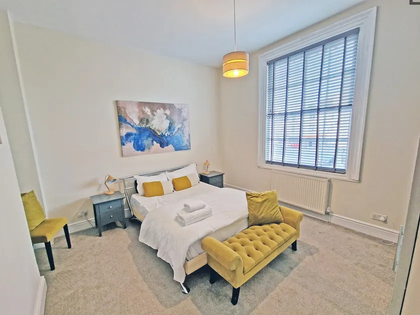 Canal Side 2 Bedroom Apartment - Image 1