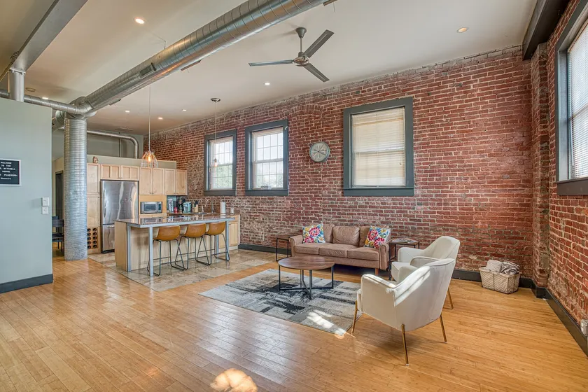Dual En-Suite 2BR · Walk Downtown · Pets Welcome - Image 1