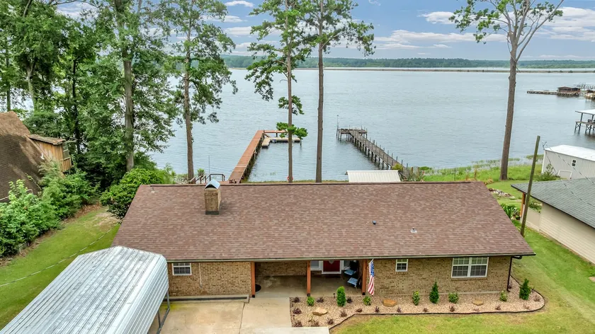 On Toledo Time! Lakefront 3 bedroom home - Image 1