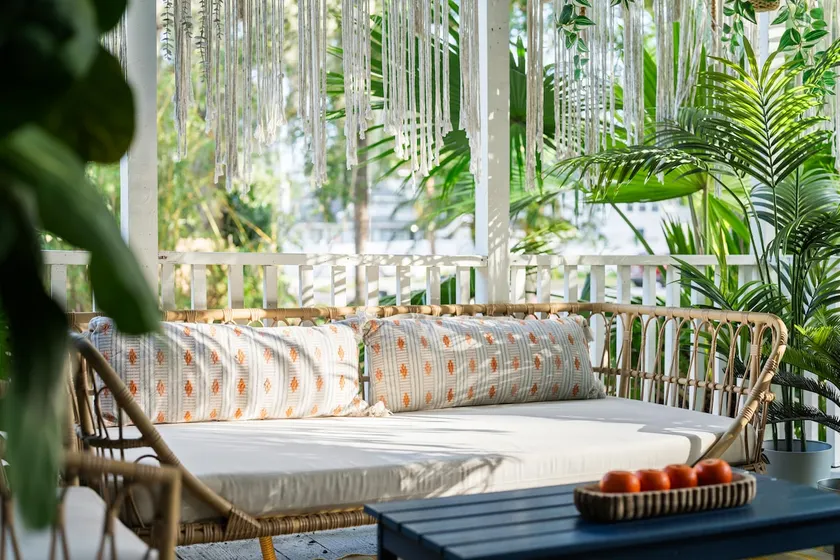 The Blue Bungalow - Peaceful, Porch, Hot Tub, Downtown - Image 1