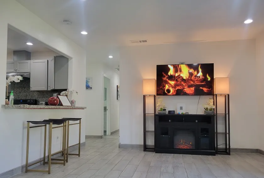 Enjoy our 3BR, 2BA, steps from restaurants - Image 1