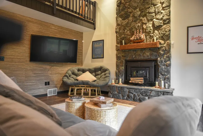 Freds' Cabin - Image 1