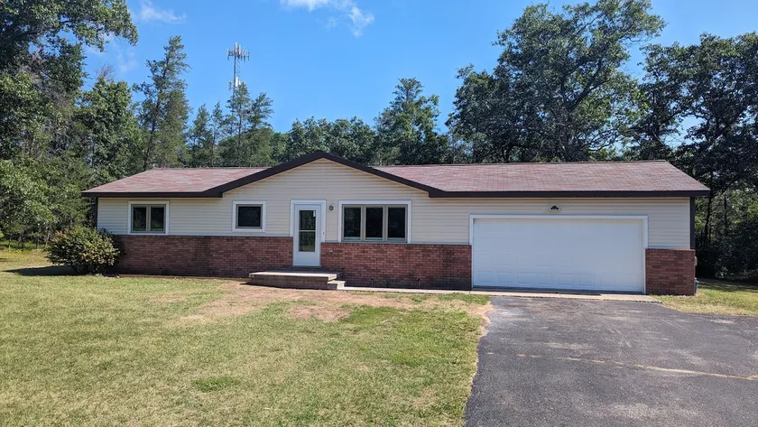 Quiet home near trails and parks - Image 1