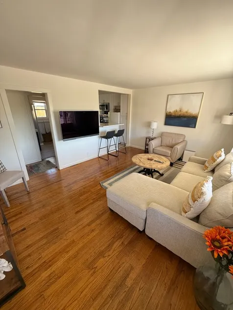 Bright, Updated 2BR/2BA Near State Street & Beach - Image 1