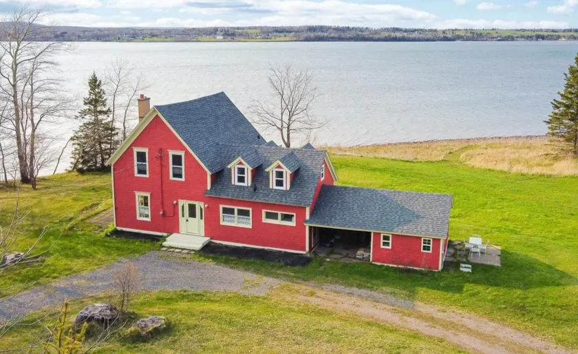 Harbour Point Farmhouse - Image 1