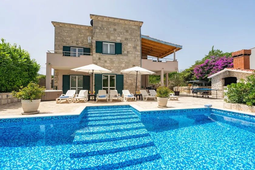 Villa Petmat - Elegant Country Villa with Private Pool & 6 Bedrooms - Image 1