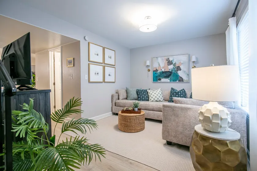 The Delta,2BR Townhome Stay by Velvet Ditch Villas - Image 1