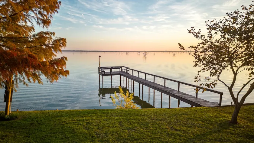 Lakefront Tranquil Retreat Boat Dock Fish Fire pit - Image 1