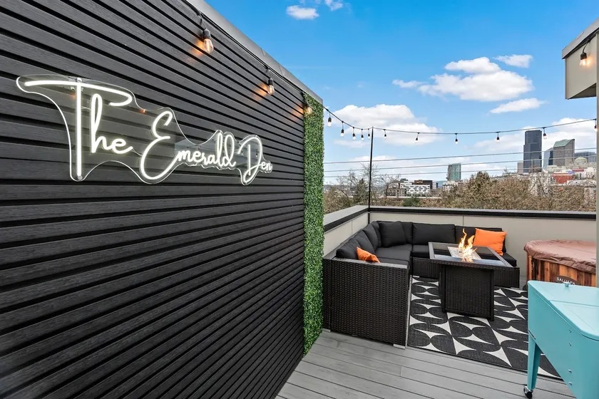 Stadium Views~Hottub~Central District~EPIC Rooftop - Image 1