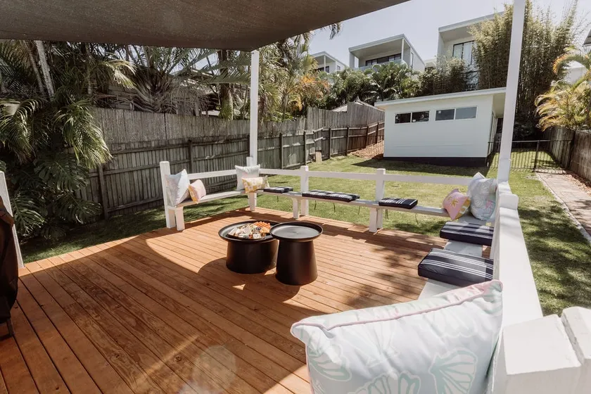 300m to Beach | Pet Friendly | Walk to Shops - Image 1