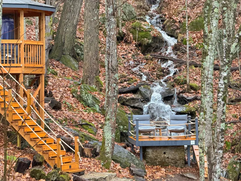 Touch Grass- Romantic Luxe, Waterfalls, Treehouse - Image 1