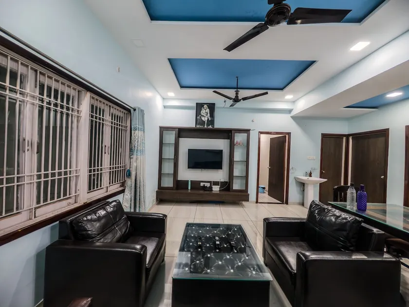 Cozy 2BHK Near BHU – Ananya Darshan Flat 402 - Image 1