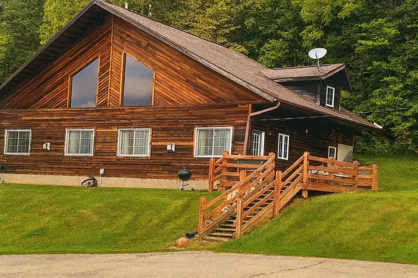 Riverstone Cabin - right side - Image 1