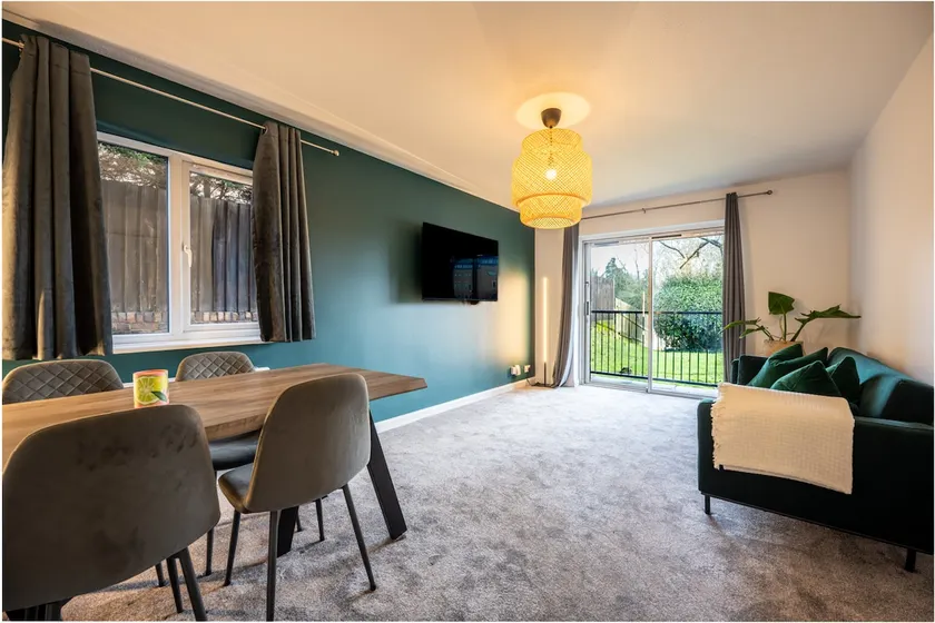 G/Floor Apartment by Southampton Central Station - Image 1