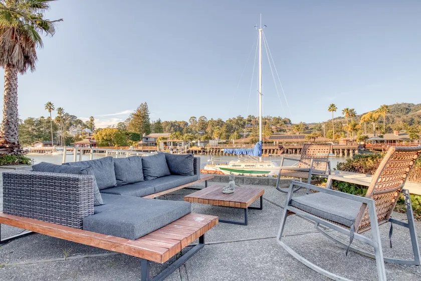 Luxury Waterfront Hawaiian Oasis w/Hot Tub - Image 1