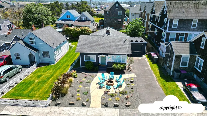 800 ft to BEACH: MOBY DUNES: HOT TUB  Seaside Vacation Homes, Inc Managed - Image 1
