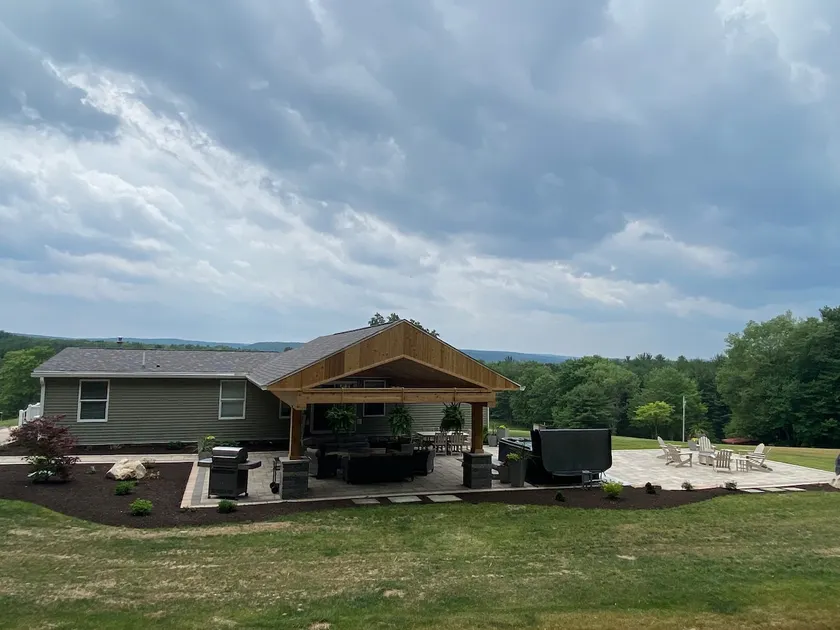 The Friday Escape! Stay on 60 acres (Winslow Hill) - Image 1