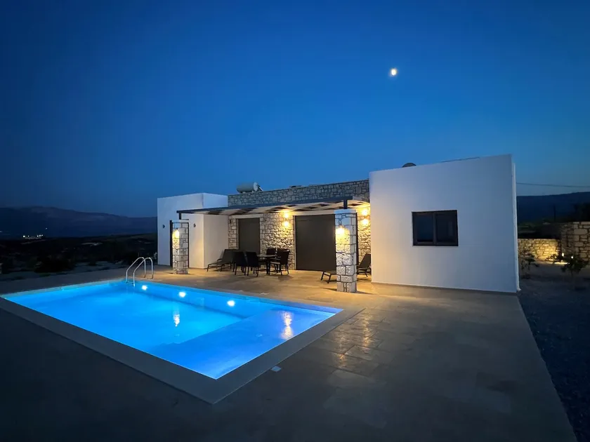 Sternes Tropicana Executive Villa with pool, by Comfortbnb - Image 1