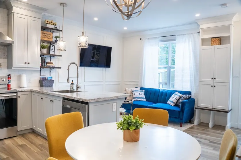 Steps from Downtown! Parking and Patio’s! - Image 1