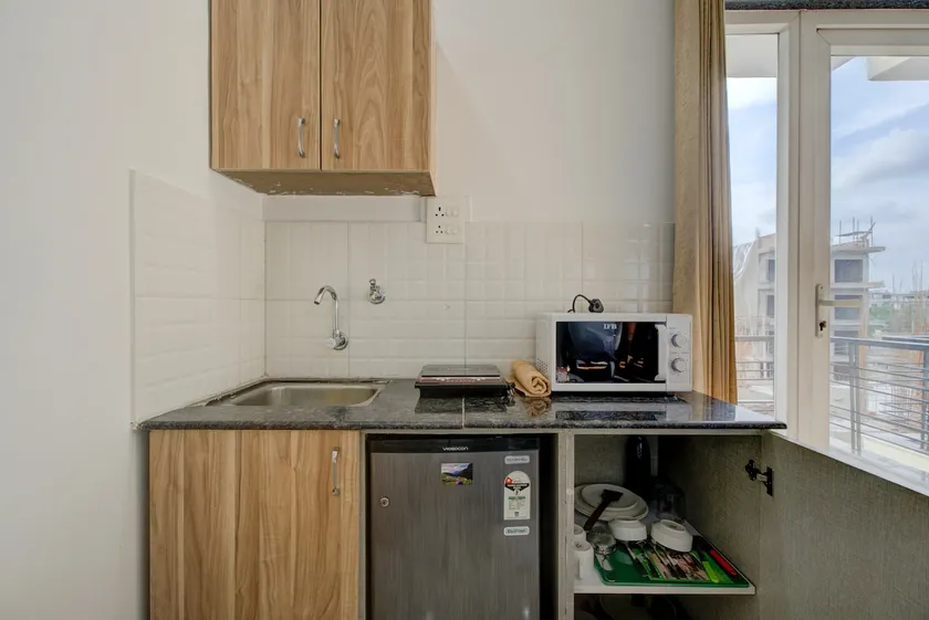 Cozy Studio Apartment with Patio N/B Sector 51 - Image 1