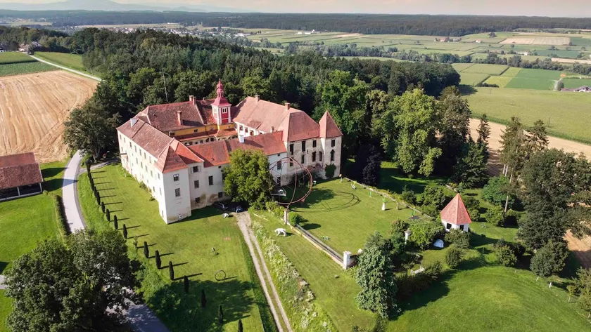 Stylish Getaway at Austrian Renaissance Castle - Image 1