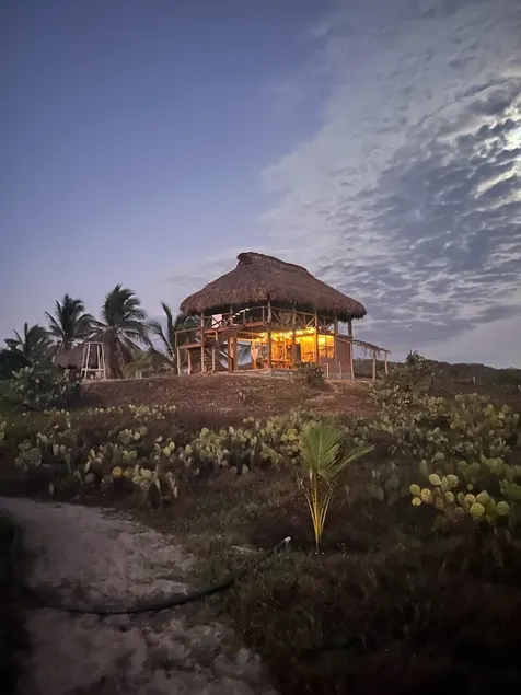 Oceanfront eco-cabin for families with kitchen - Image 1