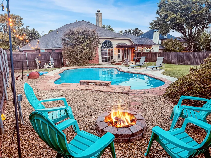 Villa with Pool, BBQ and More - Image 1